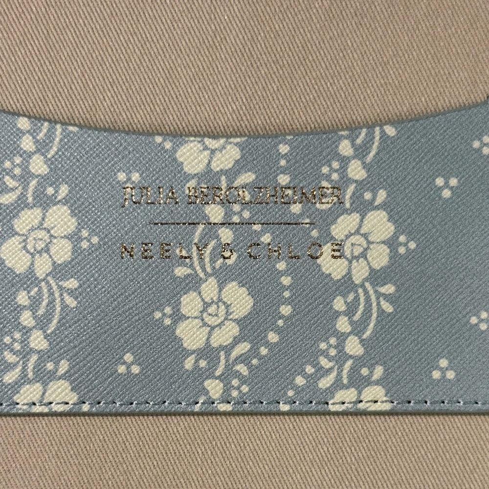 Julia Berolzheimer x Neely and Chloe Large Vanity Case in Posy Mist - Picture 5 of 8